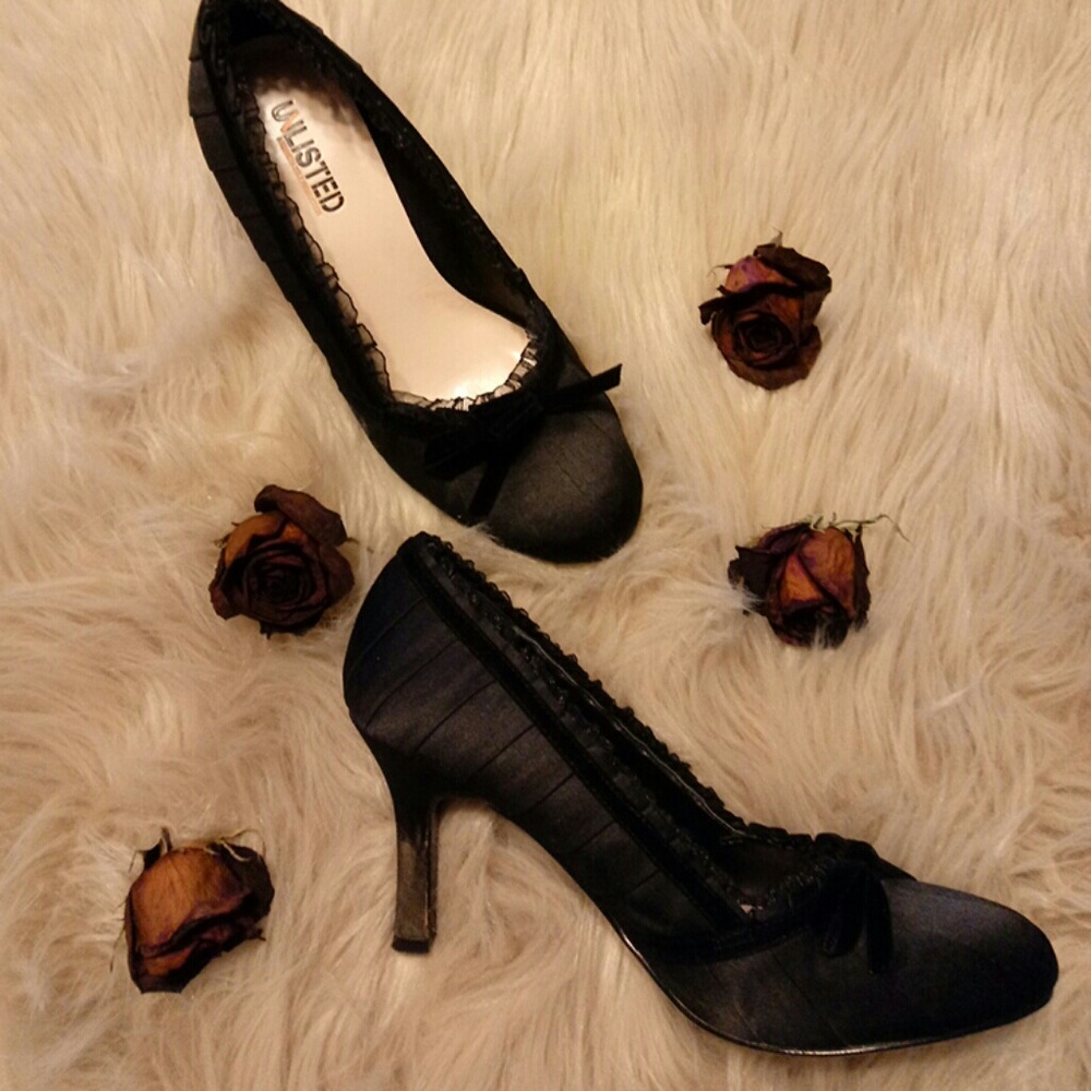 Unlisted "a Kenneth Cole production"